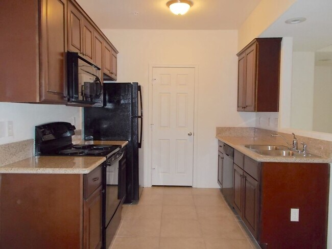 Building Photo - 3550 Bay Sands Dr