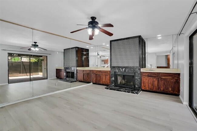 Building Photo - 15217 W Pond Woods Dr