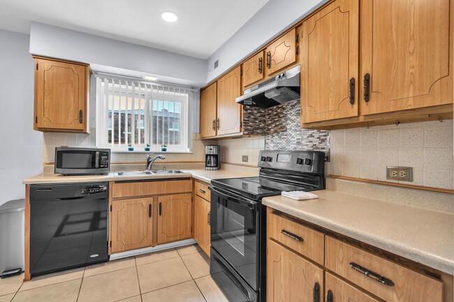 Building Photo - 9405 Bay Colony Dr