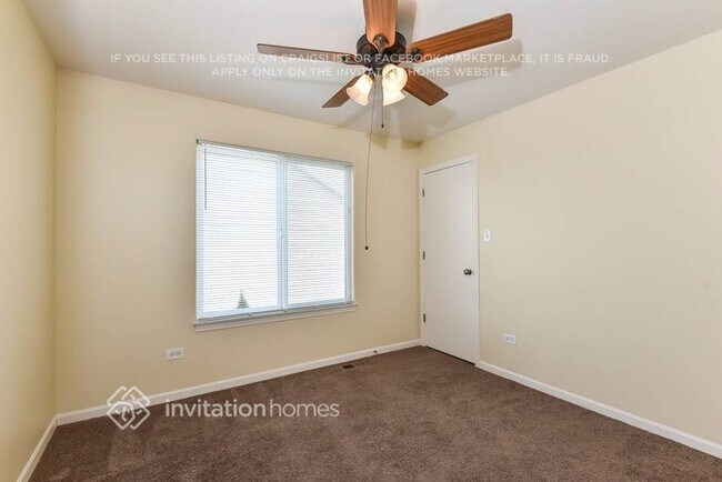 Building Photo - 6801 Desert Dr