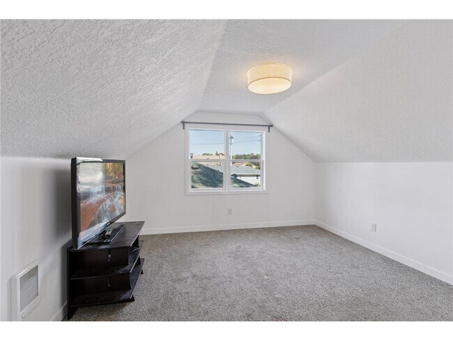 Building Photo - 4215 16th Ave S