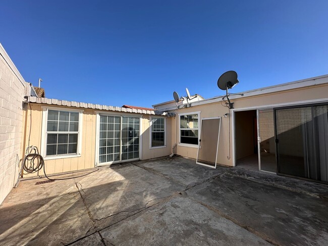 Building Photo - 3/2 with 2 car Attached Garage-880 & Alvarado