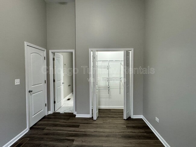 Building Photo - 2361 S Whipple St