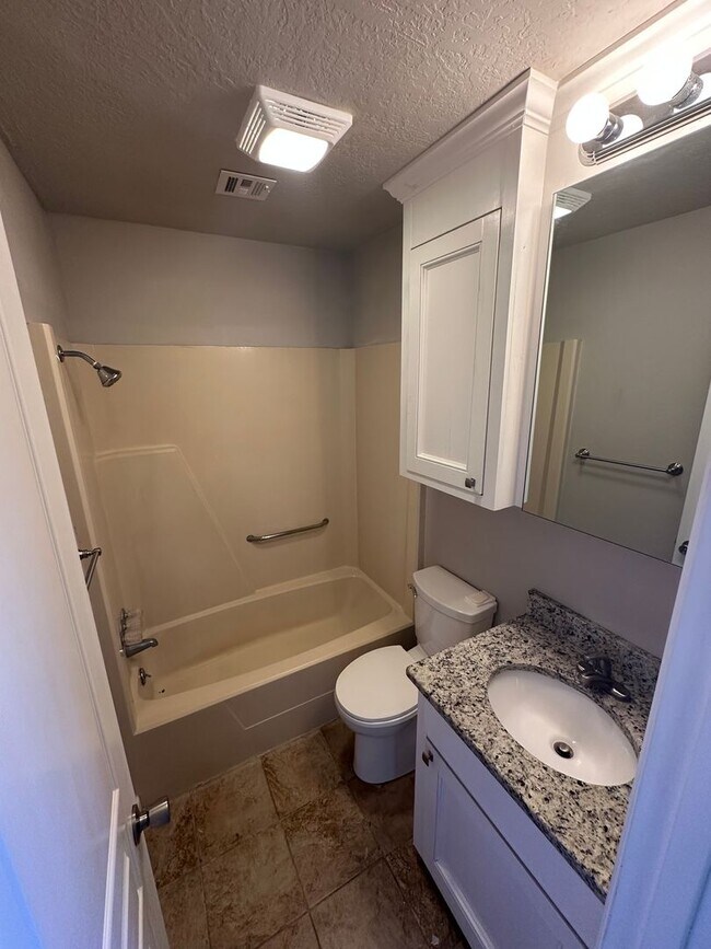 Building Photo - Total Remodel 3bed, 2bath, 2car in S Norman