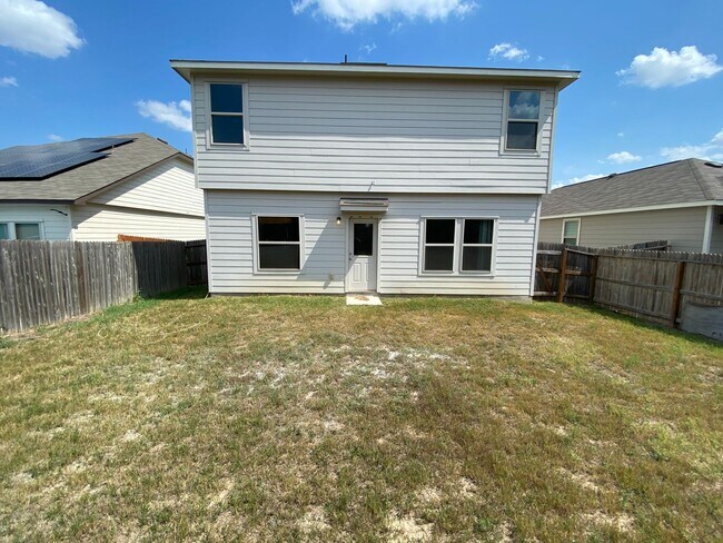 Building Photo - Spacious 4 Bedroom ~ Convenient to JBSA Ra...