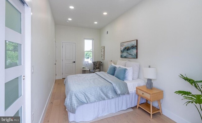 Building Photo - WOW brand new with Deck