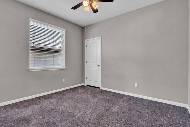 Building Photo - 2629 Coralbush Dr