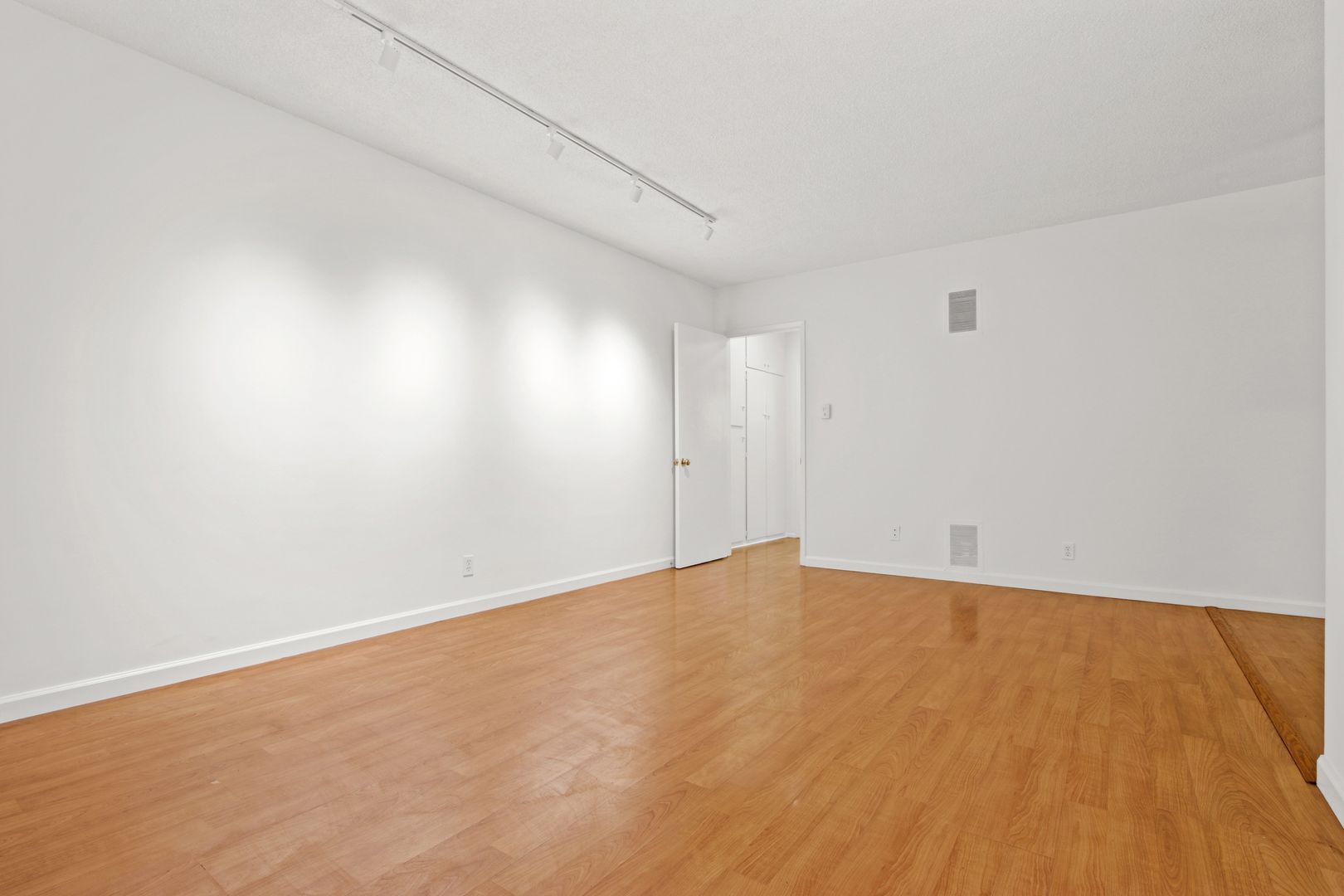Building Photo - 1047 2nd St