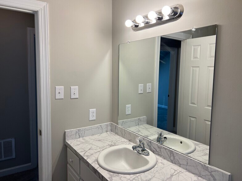 Building Photo - 2505 Saint Christopher Cir SW