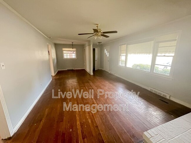 Building Photo - 1005 Cook Dr