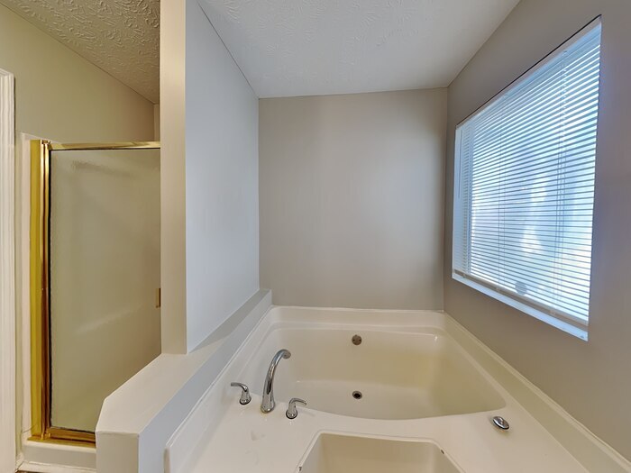 Building Photo - 2446 Kentwell Ln