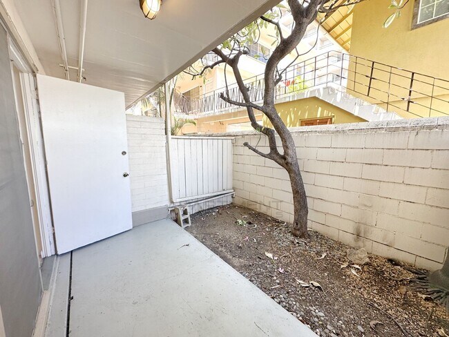 Building Photo - 264 Ka?iulani Ave