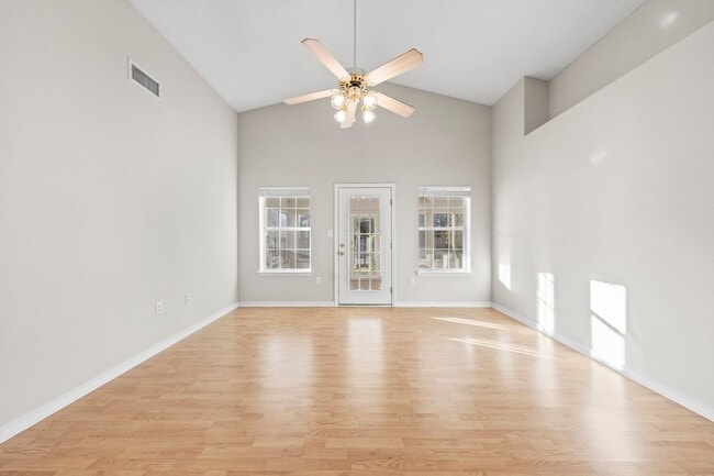 Building Photo - Charming home in IDEAL location!!!