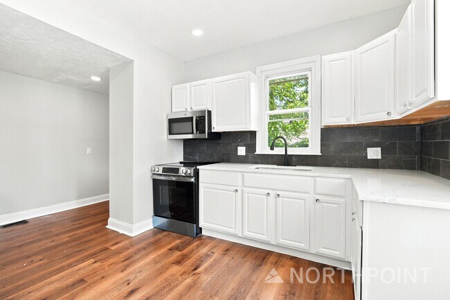 Building Photo - Beautifully renovated three bedroom home