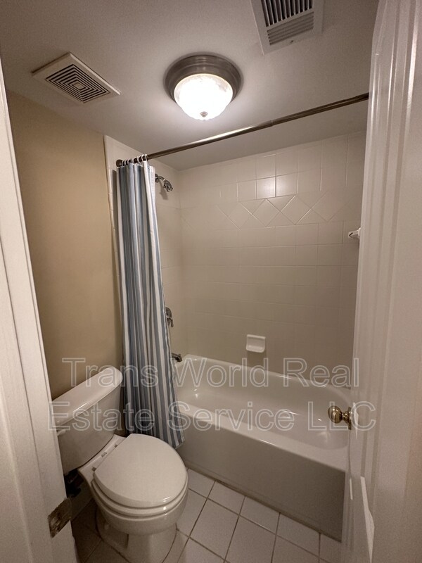 Building Photo - 1041 Emory Parc Pl