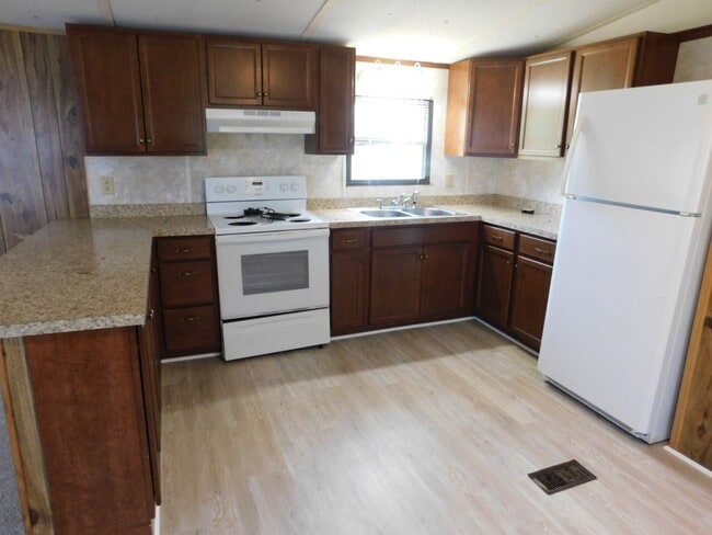 Building Photo - 358 White Oak Dr