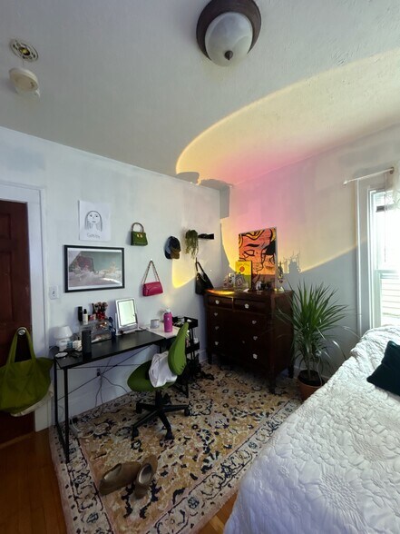 Building Photo - 702 Lancaster Ave