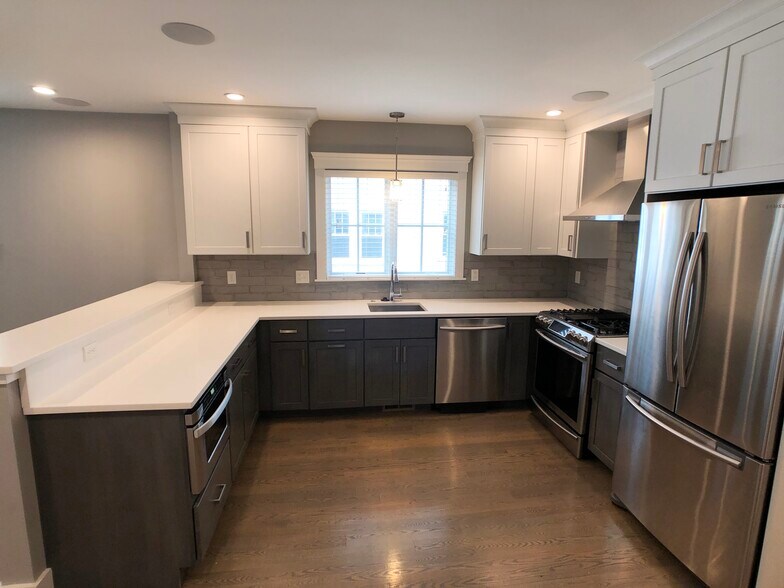 Building Photo - 88 Rossmore Rd