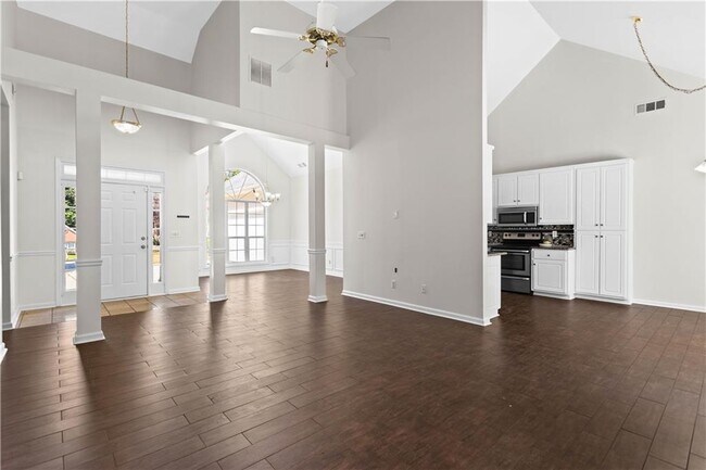 Building Photo - 965 Dogwood Park Dr
