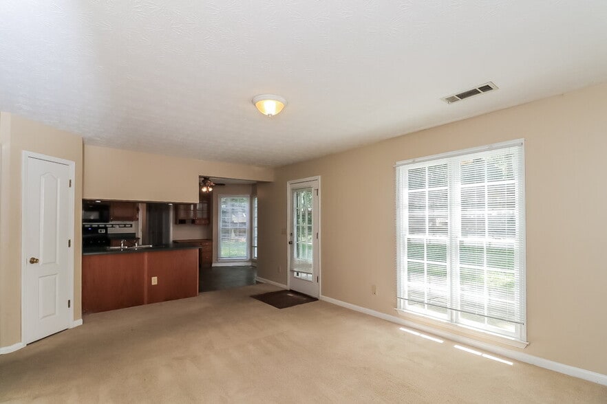 Building Photo - 2885 Summit View Ct