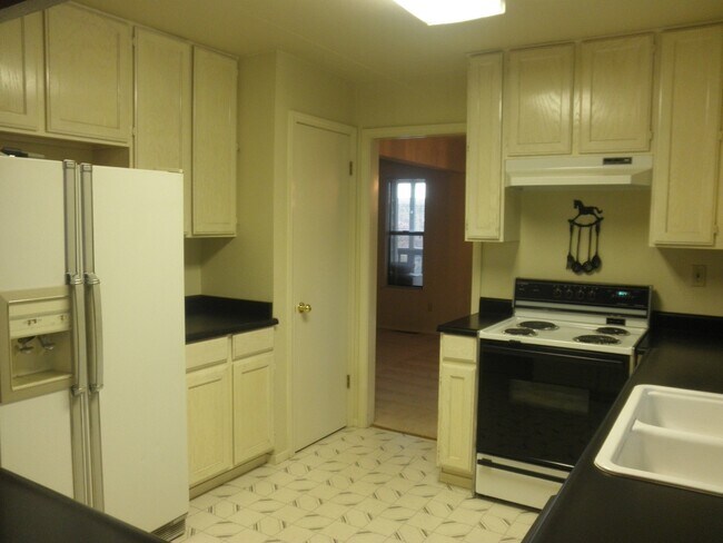 Building Photo - 3 bedroom/2.5 bath in Lake Wildwood, Penn ...