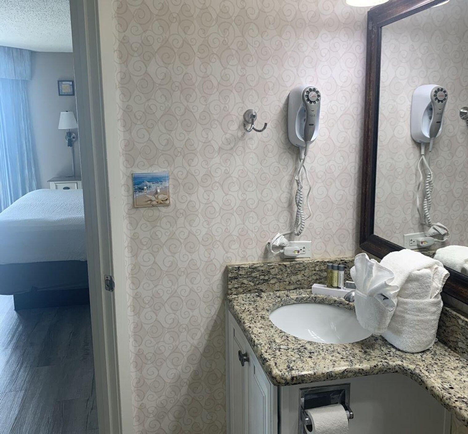 Building Photo - 6506 Somerset Dr