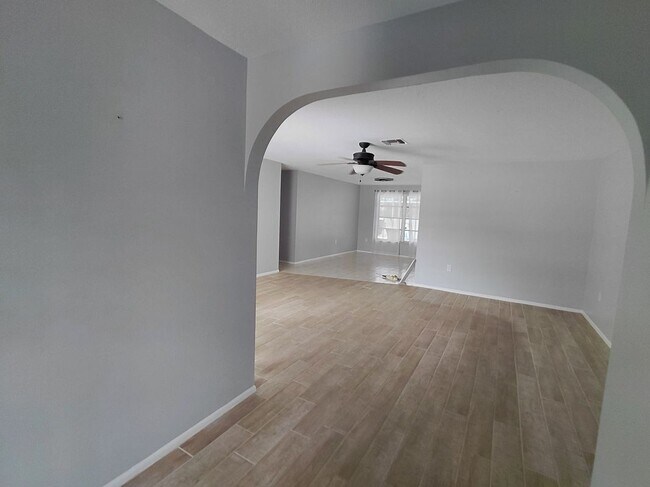 Building Photo - 20263 Hamilton Ave