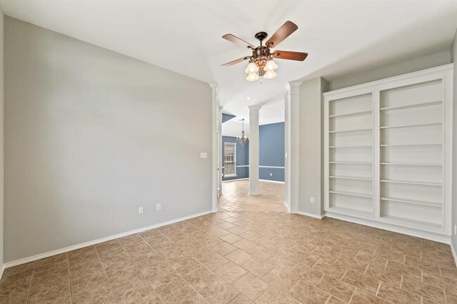 Building Photo - 3702 Glenhill Dr