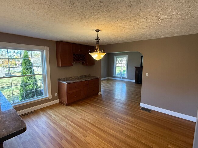 Building Photo - Spacious 4-Bedroom Property with In-Law Su...