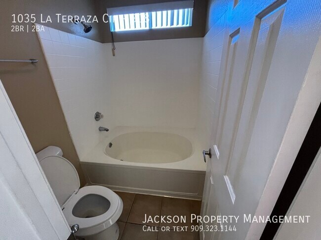 Building Photo - 1035 La Terraza Cir