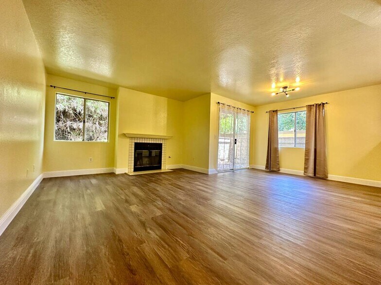 Building Photo - 11275 Avenida De Los Lobos