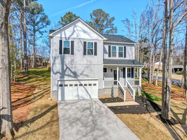 Building Photo - Stunning 4 Bedroom Home in Laurens