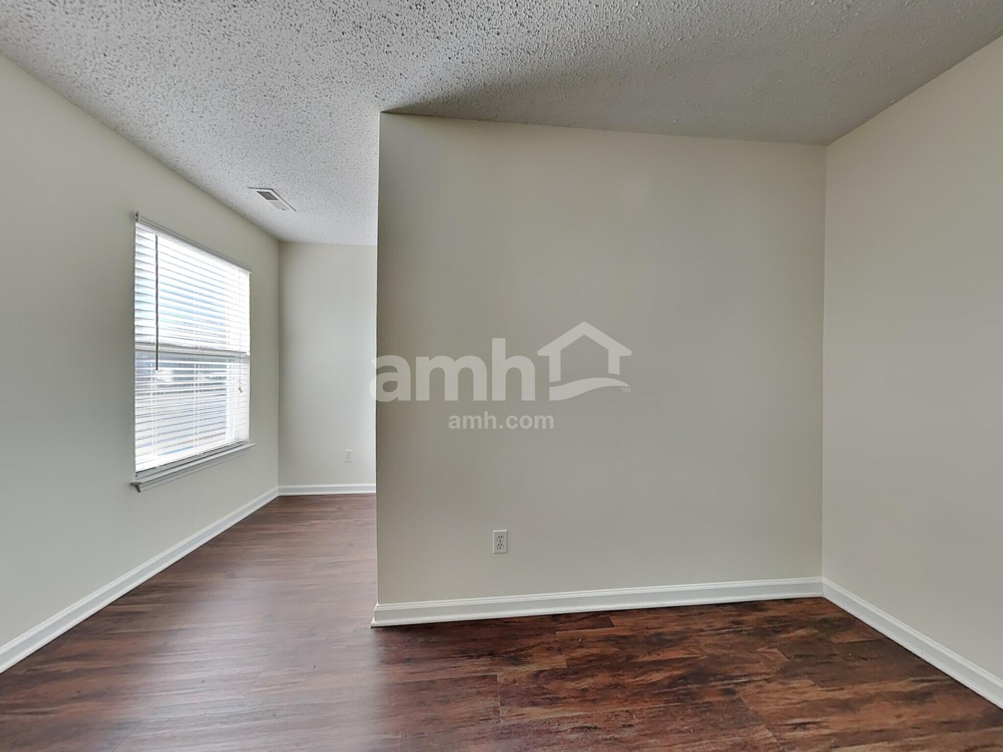 Building Photo - 139 Julian Pond Ln