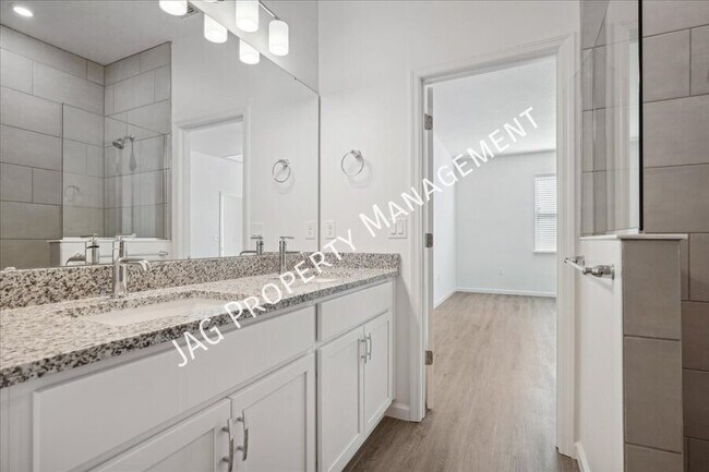 Building Photo - 516 Fredericksburg St