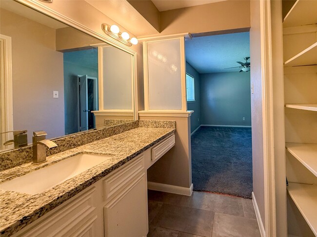 Building Photo - 2906 Quail Valley E Dr