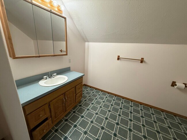 Building Photo - 3 bed 2.5 bath Victor home with pasture.