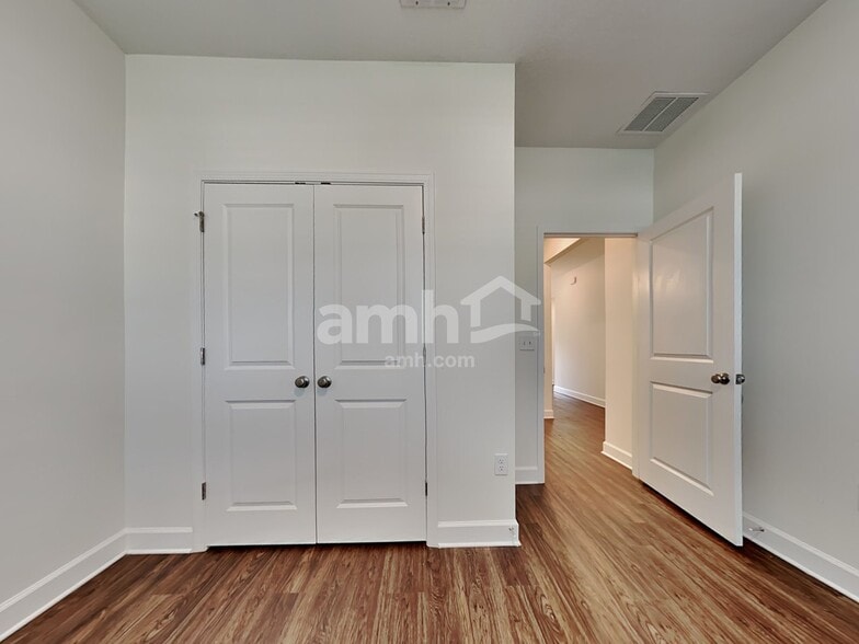 Building Photo - 11520 World Woods Ct