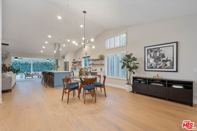 Building Photo - 1220 Dincara Rd