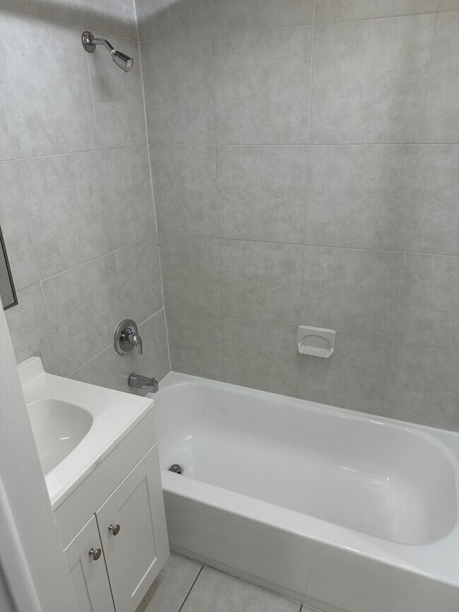 Building Photo - 602 NW 13th St