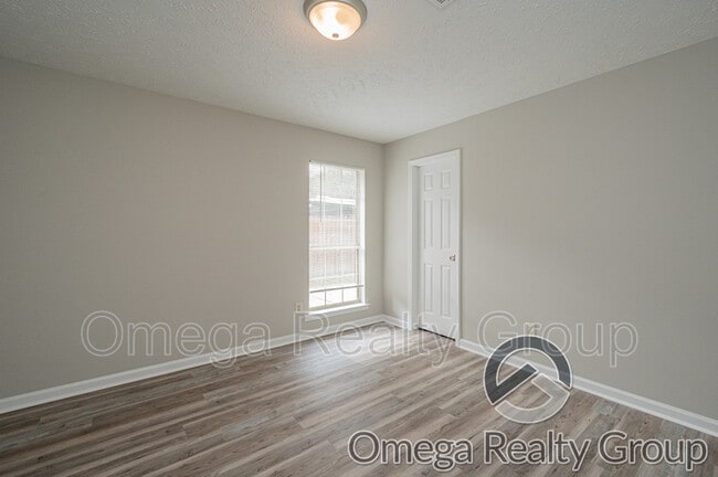 Building Photo - 8508 English Oak Loop