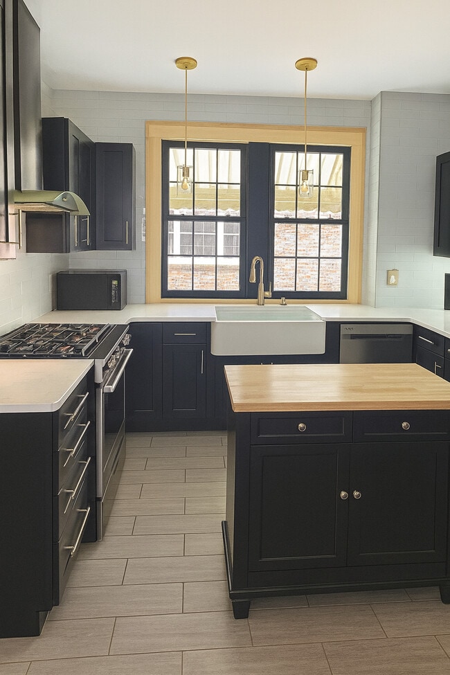 Primary Photo - 640 Albemarle St