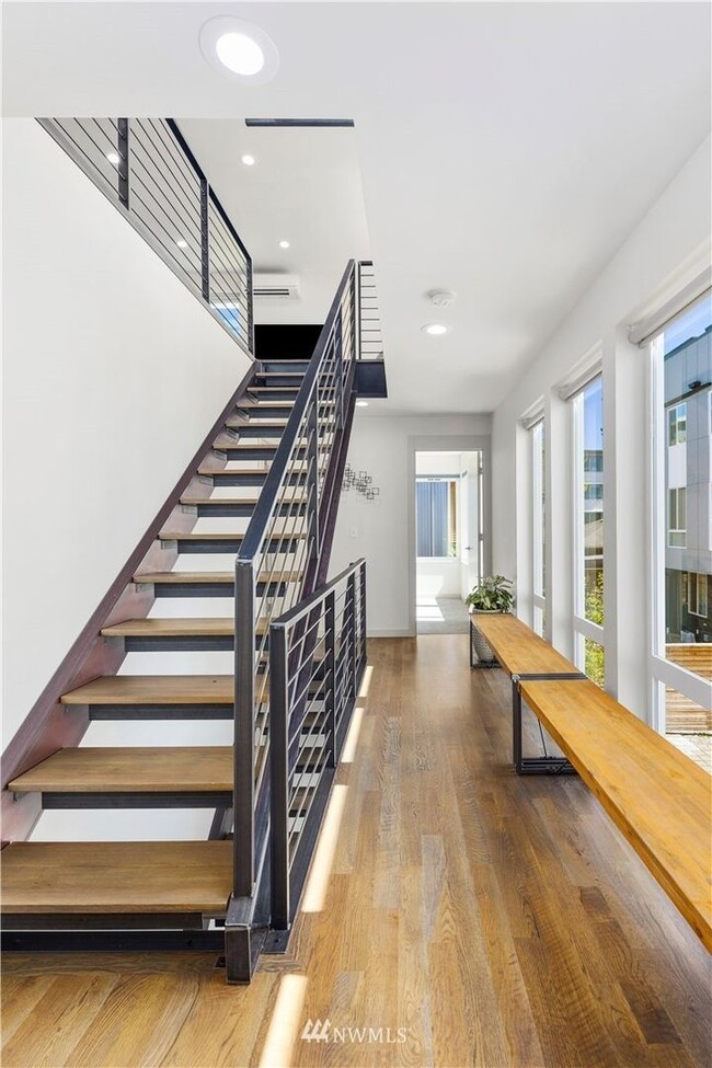 Building Photo - Modern & Chic Ballard Stand-Alone Home Nea...