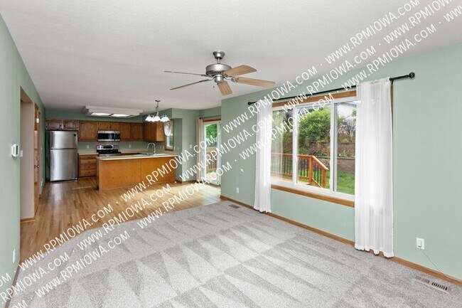 Building Photo - 8912 Highland Oaks Dr