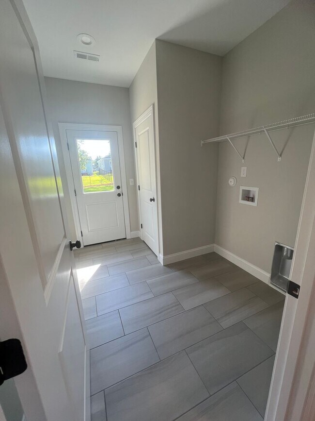 Building Photo - New Construction 3 Bedroom Home
