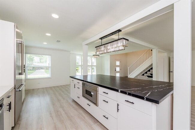 Building Photo - 2815 Field Line Dr
