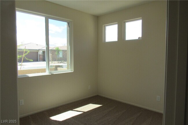 Building Photo - 2124 Del Aqua Ave