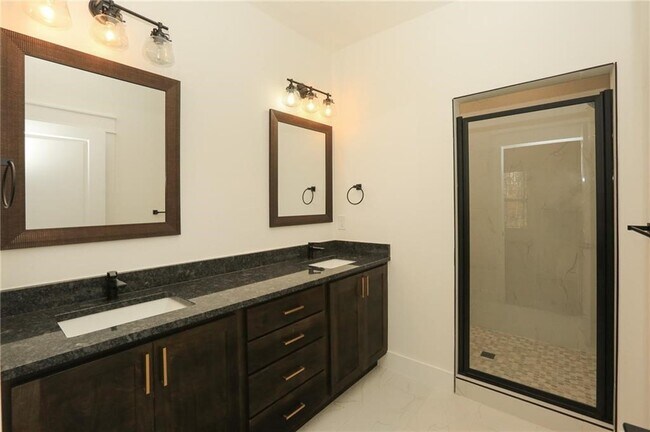 Building Photo - 12 Celtic Dr