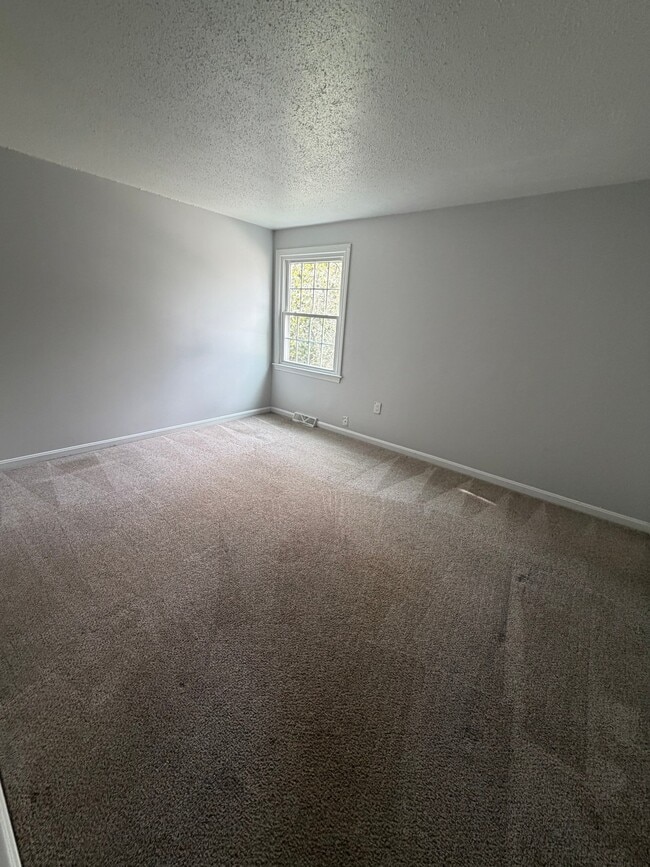 Building Photo - 23 Kern Dr