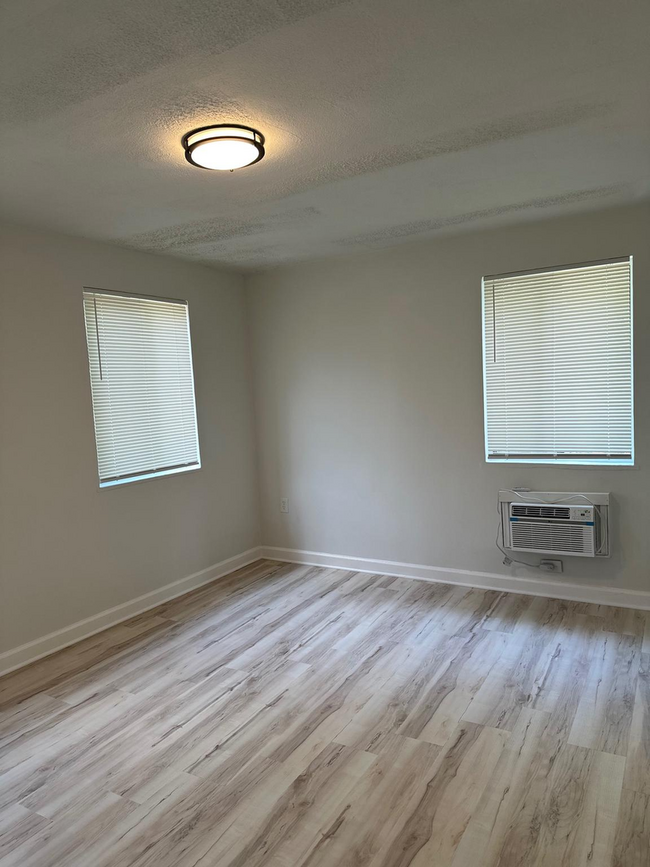 Building Photo - 3 Bed 1 Bath SW DC