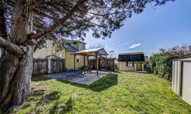 Building Photo - Baran (2018 11th St.)